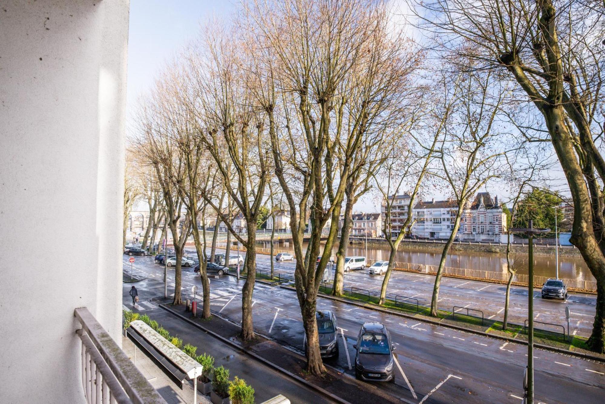 Le Gambetta - T3 Standing Avec Parking, Wifi, Netflix Apartment Laval  Exterior photo